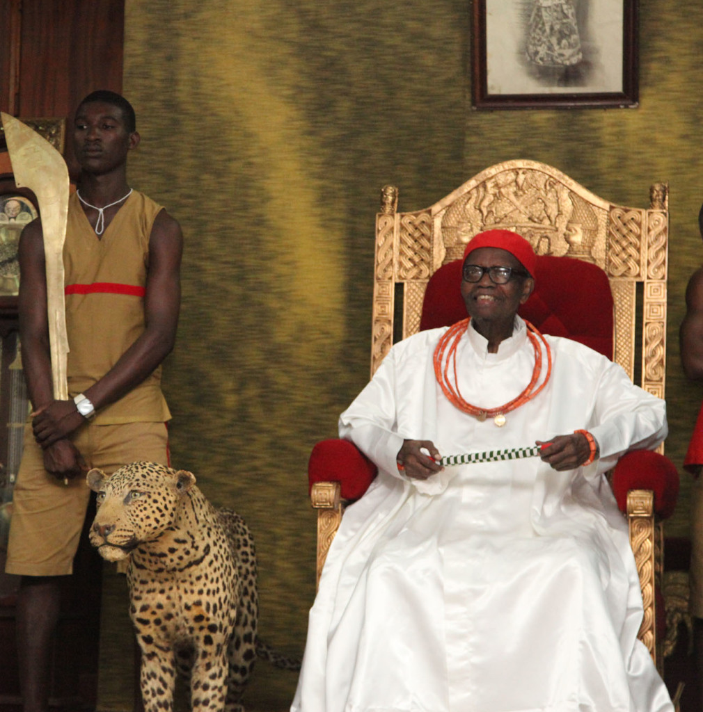 Walker returning two looted Benin Kingdom artifacts to the Benin Monarch, Oba Erediauwa