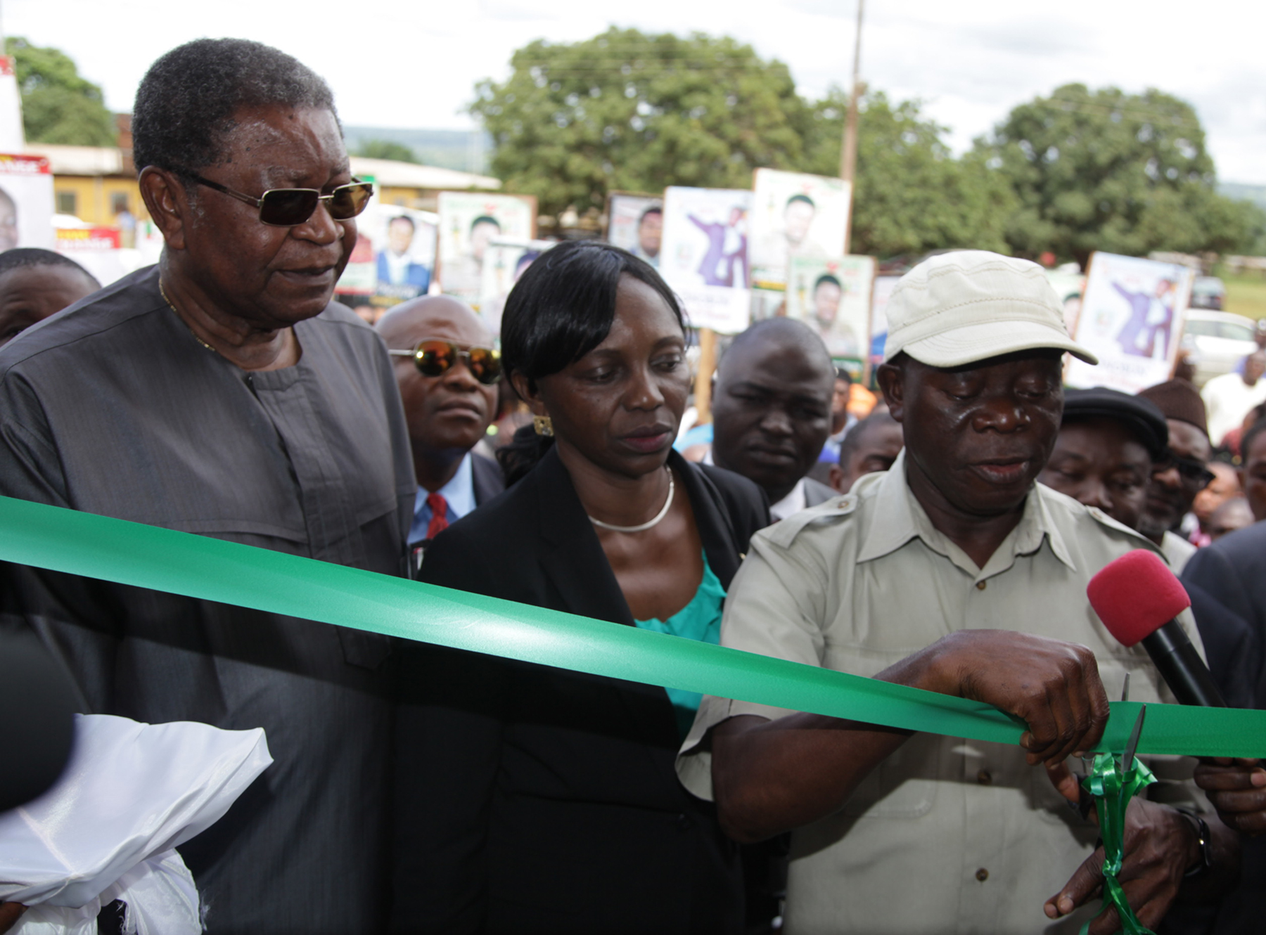 From left: Prof Thomas Audu, member of the Board of Ambrose Alli University, representing the Chairman of the Board; Prof. Cordelia Agbebaku, Vice Chancellor, Ambrose Alli University and Governor Adams Oshiomhole at the commissioning of two 500-capacity lecture theatres and office complex for lecturers at the Ambrose Alli University, Ekpoma on Tuesday.