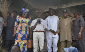 From left: Maj-General Charles Airhiavbere, Mrs Bisi Idaomi (decampee), Governor Adams Oshiomhole, Hon Patrick Ikhariale (decampee), Prof Oserheimen Osunbor and Mr Lucky Imasuen at the decamping of some PDP stalwarts including two former members of the House of Representatives to the All Progressives Congress (APC) in Benin City, yesterday.