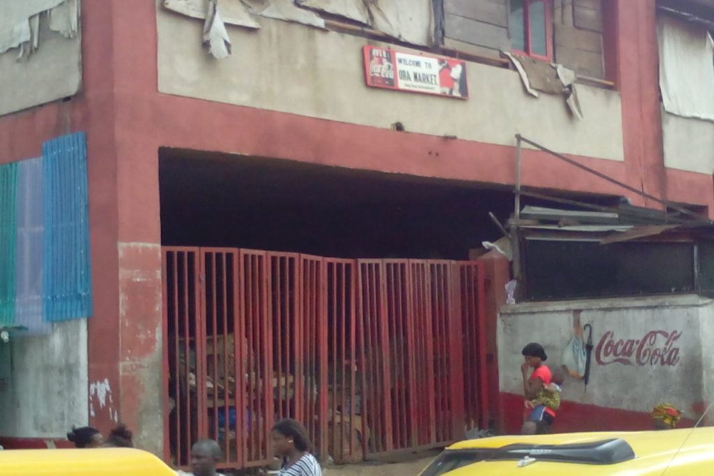 Indigenes in a somber mood after the announcement of Oba Erediauwa passing . Photos by Osaru Okuns 