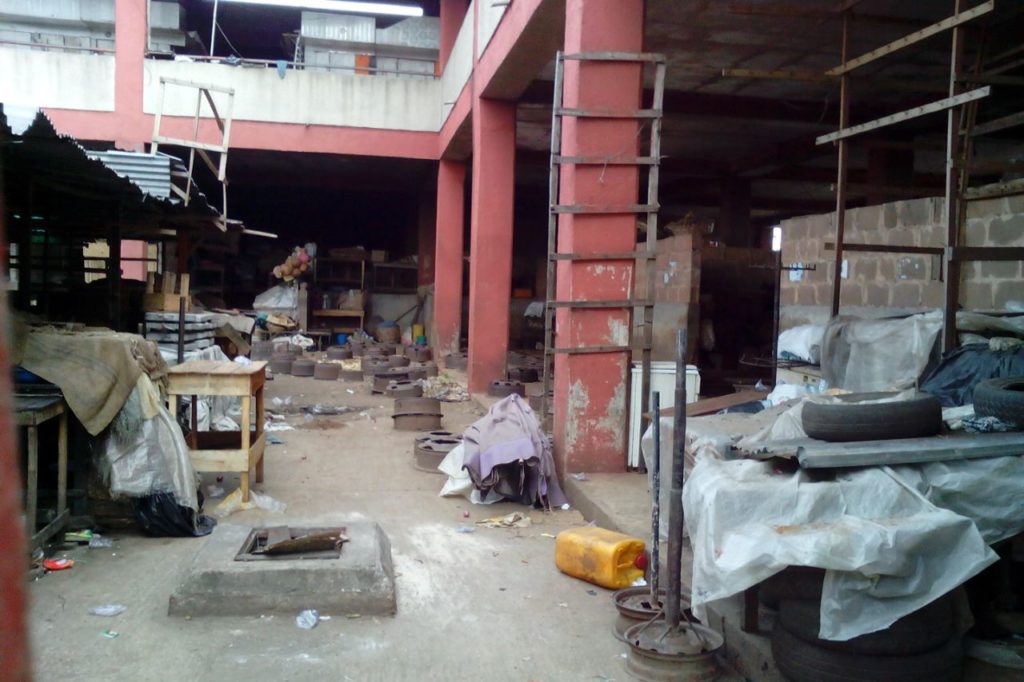 Scene of deserted Oba market following the announced exit of the Great Benin King, Oba Erediauwa. Photo by Osaru Okuns.
